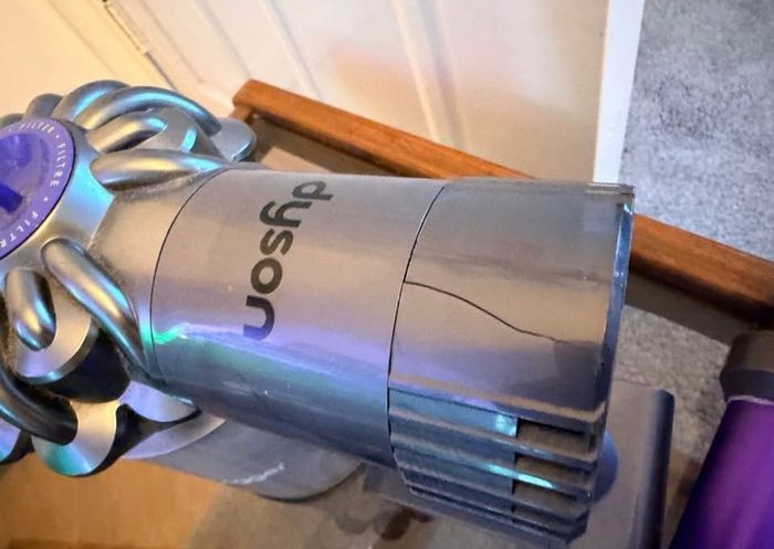 dyson v6 trigger