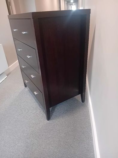 chest of drawers
