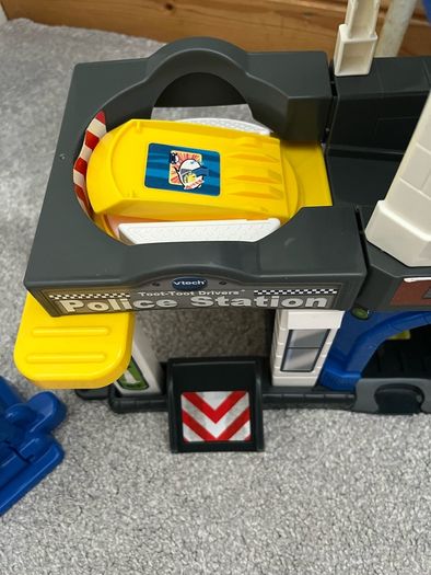 VTech Toot-Toot Drivers Police Station Playset Track & Jail Cell