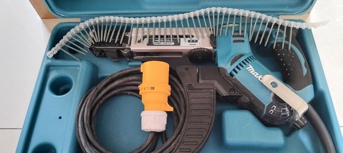 Makita 6843 Auto Feed 110v