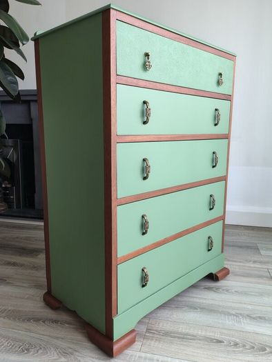Vintage chest of drawers