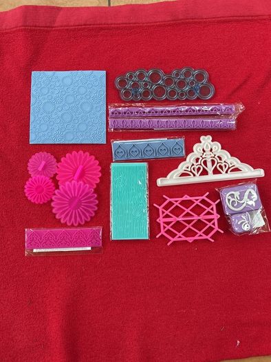 cake decorating tools