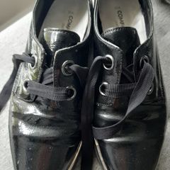 Black patent Womens shoes size 4