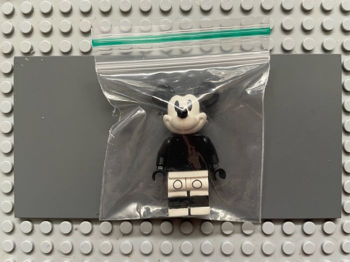 lego disney dis024 Vintage Mickey minifigure, Disney, Series 2
