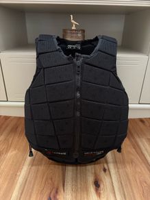 Racesafe Black Provent 3.0 child's body protector size large like new!