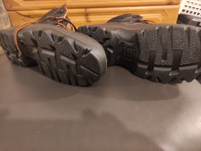 Work Boots - No Risk - Size 12