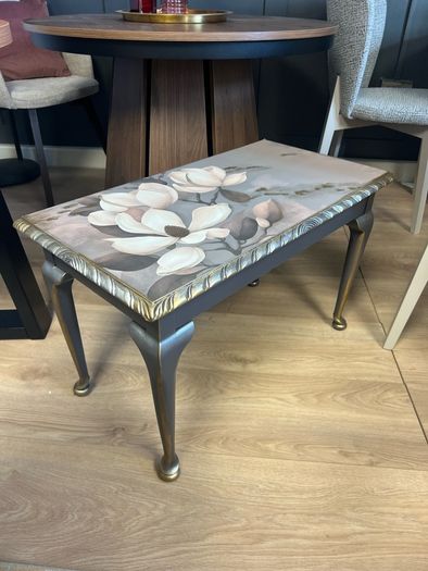 Renewed coffee table with canvas