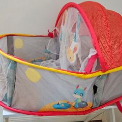 Portable baby bed