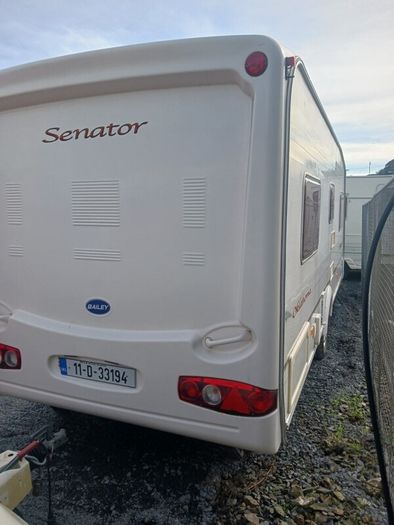 2005 bailey senator caravan fixed bed