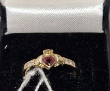 9ct claddagh ring