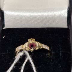 9ct claddagh ring