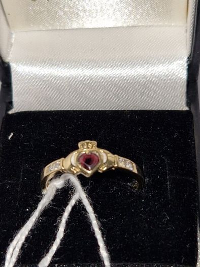 9ct claddagh ring