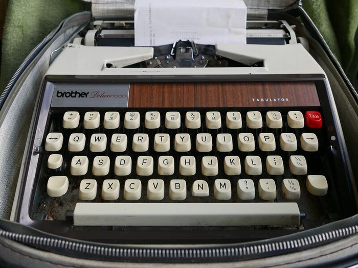 Brother Deluxe 1350 Vintage typewriter (in working order)