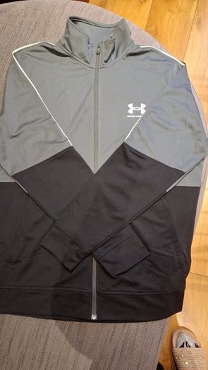 Under Armour mens top