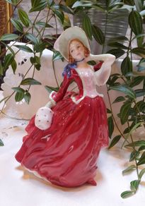 Royal Doulton figurine "Autumn breeze "