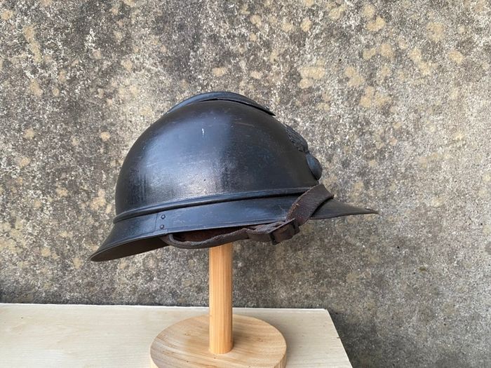 Original WW1 French M15 Adrian Helmet. Infantry Badge. Original paint & liner. Militaria