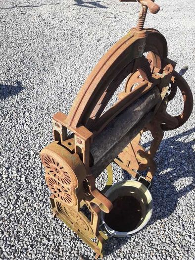 Antique mangle excellent condition delivery available