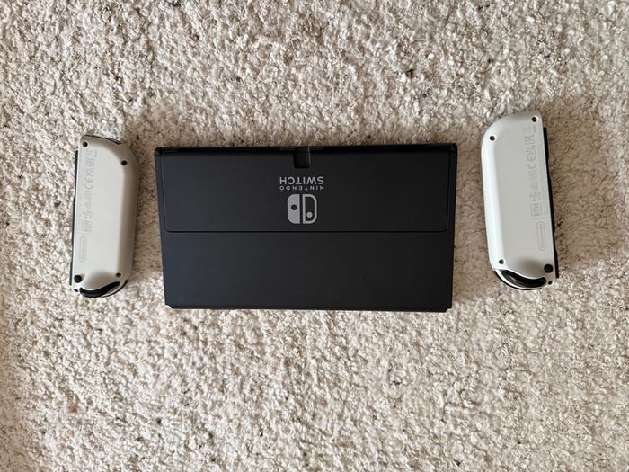 Nintendo Switch OLED 64GB, Boxed/ White