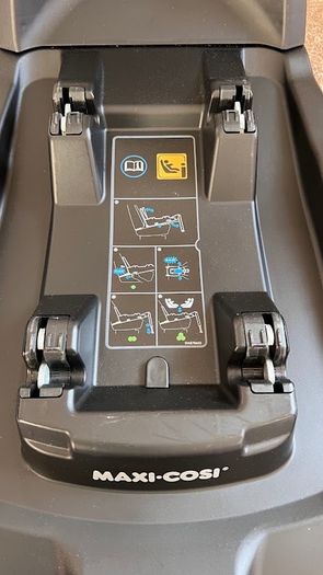 Like-New Maxi-Cosi TINCA Car Seat in Black & Grey & universal ISOFIX Maxi-Cosi FamilyFix2 for Preemie, Newborn, Baby, Toddler - 2 Piece Bundle