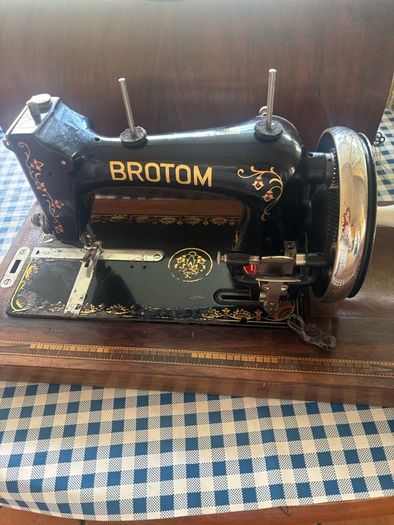 Antique Brotom Sewing machine. (Hand) 100 yrs