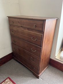 chest of drawers