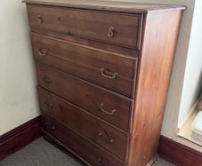 chest of drawers