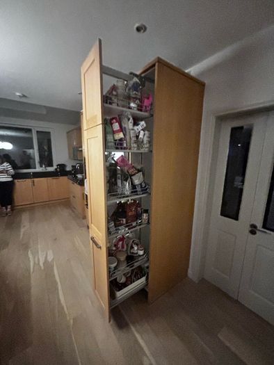 Pull-Out Larder Unit