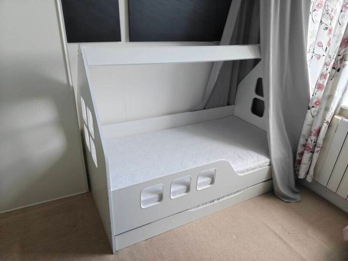 Kids bed