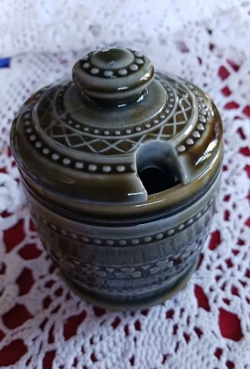 Irish Wade jampot with lid