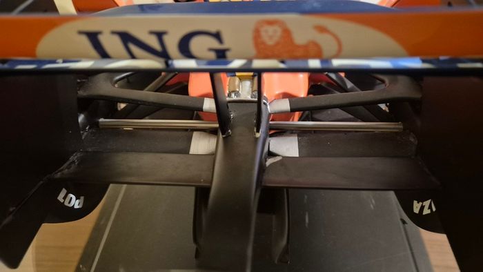 A 1:6 scale (32 inches long Formula 1 car) limited edition model of the 2007 Season ING Renault R27 F1 Team car