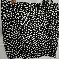 Plus Size Skirt with Pockets