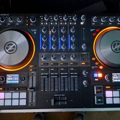 Traktor s4 mk3 + flight case + Traktor 4 license