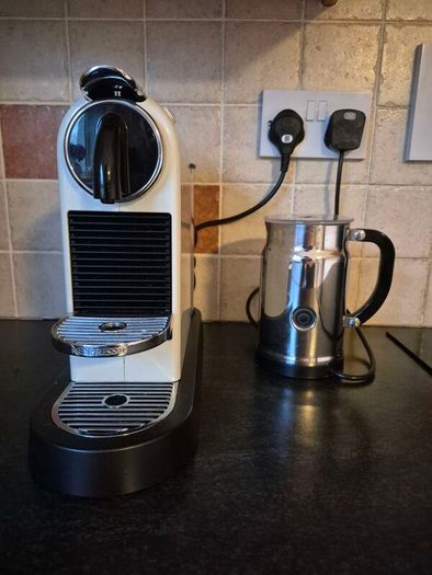 Nespresso Citiz machine & milk frother