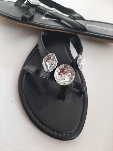 new flip flop sandles tag attached