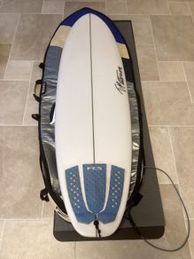 5/11 surfboard with bag and leash