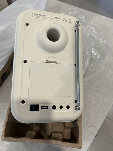 Radio brand new still in box (as per photos ) Unwanted gift