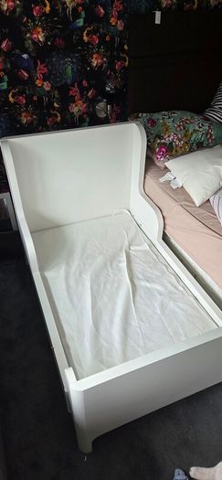 Ikea extendible kids bed BUSUNGE