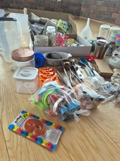 Kitchen items - bowls, serve ware, household etc.