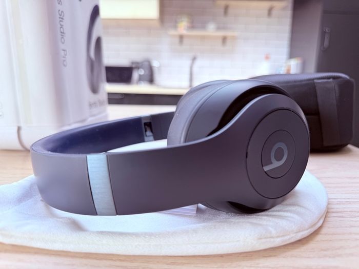 Beats Studio Pro Wireless Headphones Navy Brand New Apple Replacement