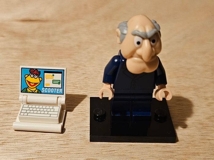 Lego Old Man Muppets Mini Figure As New Out Of Pack Mini Figures