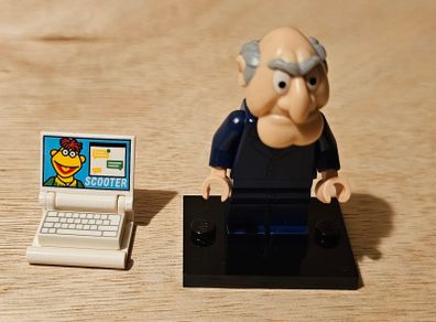 Lego Old Man Muppets Mini Figure As New Out Of Pack Mini Figures