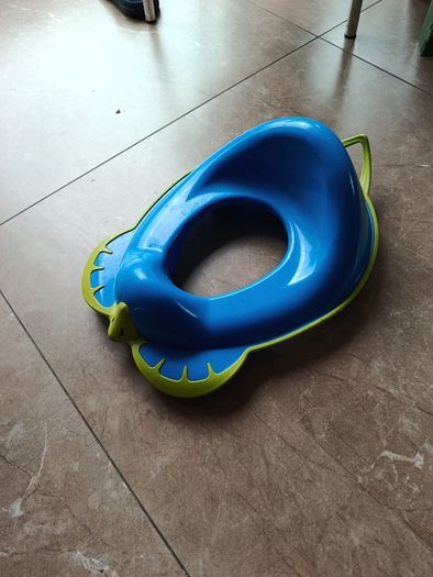 Baby toilet seat