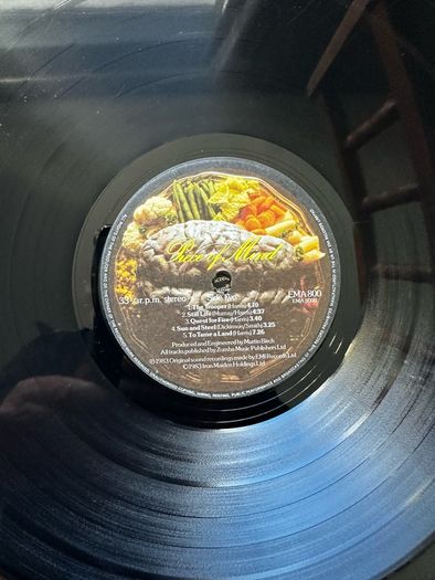Iron Maiden Original 1984 release piece of mind. Sleeve in vg+ condition. Vinyl is vg with scuff marks that doesn't affect sound quality