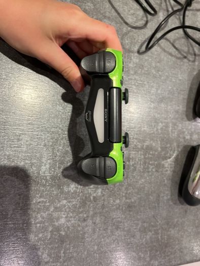 PS4 controller custom but original 50euros (cash only!)