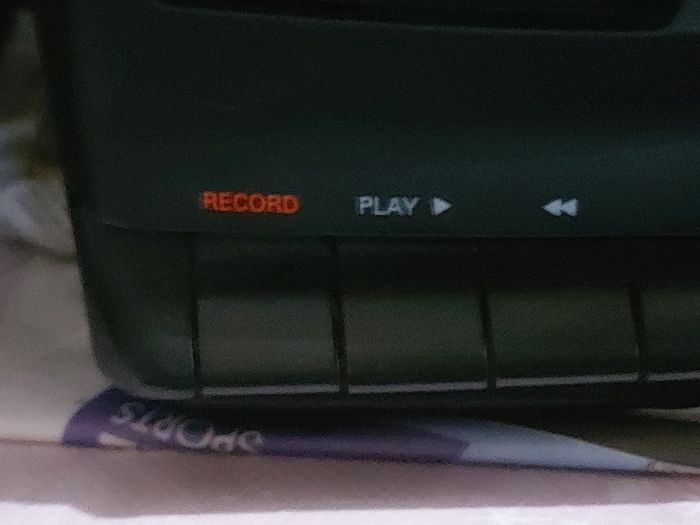 Philips Mini Hi-Fi System, Model FW 355C, 3 CD Changer, Radio and dual Tape Deck and 2 Lovely Philips speakers, in very Good Condition