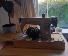 Working Vintage Singer Sewing Machine