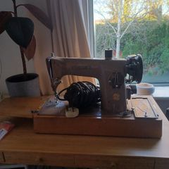 Working Vintage Singer Sewing Machine