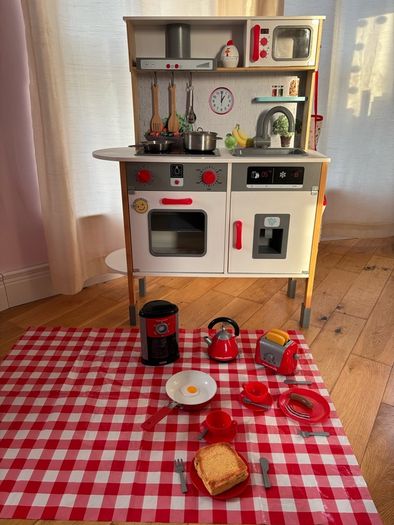 Play Kitchen and Accessories