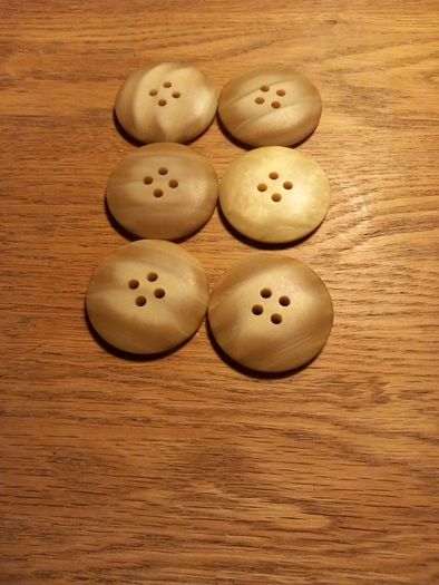 Bone Buttons x 19 (4cm) 3eu each