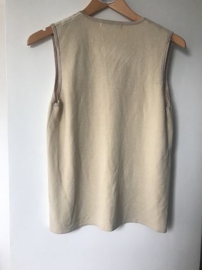 Top sleeveless size 10 to 12
